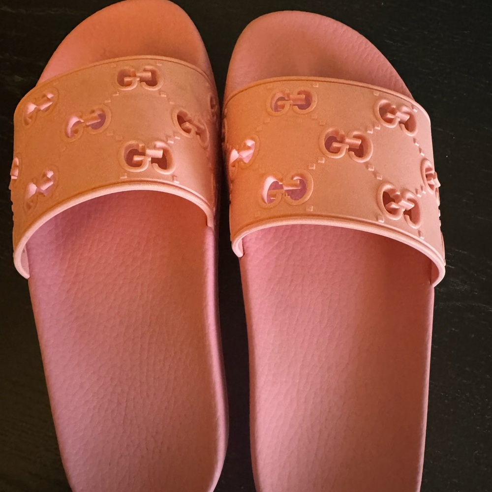 Pink Gucci pool slides - Picture 2 of 3